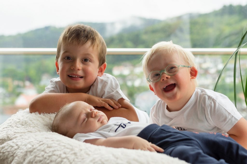 c7547f02-5b62-4e76-8d8e-4b6ac98ebf8d-2